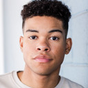 Ellison Booker als River Freddy's Employee