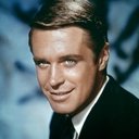 George Peppard als Theo Brown