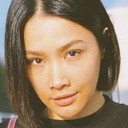 Scha Alyahya als Inspector Kamilia