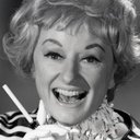 Phyllis Diller als Victoria Pond