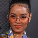 H.E.R. als (voice)