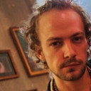 Tamás Szabó Sipos als Lisbon Dancing Man