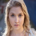 April Hughes als Abigail