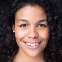 Zahra Newman als Helena