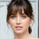 Ana de Armas als Stephanie