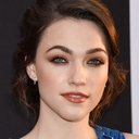 Violett Beane als Claire Wilson James