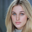 Madi Monroe als Amy Maxwell