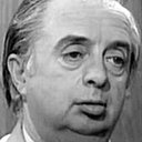 André Badin als Doorman (uncredited)