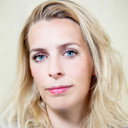 Sara Pascoe als Self