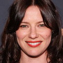 Lily Sullivan als Sheilah