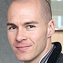 Richard Antrobus als Le surveillant du pensionnat