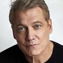 Holt McCallany als Junior