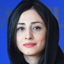 Safoora Khoshtinat als Mahsa Mavedat (The Wife)