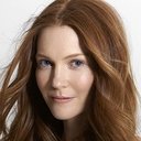 Darby Stanchfield als Cynthia