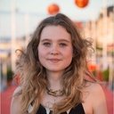 Liv Henneguier als Romane