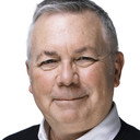 Jean-Jacques Desjardins als Hart's Concierge