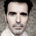 Guy Combes als Company Sergeant Major Freeman