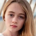 Eden Grace Redfield als Rosie Bloom