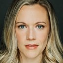 Jocelyn Gauthier als Suzanne Burns