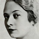 Charlotte Clasis als Aunt Phasie