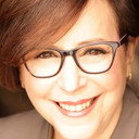 Laurie Brown als Intellectual Woman
