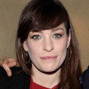 Sia Berkeley als Frances Earnshaw