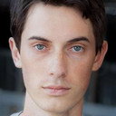 David Jay Schneider als Detective