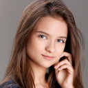 Vitória Magalhães als Malu (7 à 9 anos)