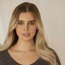 Ada Michaels-Mason als The Blonde