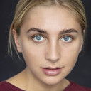 Ella Lily Hyland als Audrey Strange