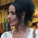 Rízia Fernandes als Simone