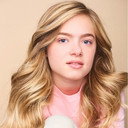 Cate Elefante als Young Julie