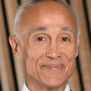 Andrew Ridgeley als Man in Audience at Homeless Shelter Benefit (uncredited)