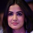 Sonal Chauhan als Zoya Mathur