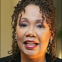 Yolanda King als Coffee Shop Manager