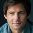 Kristoffer Polaha als Emmett Turner