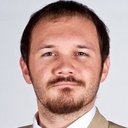 Deniz Celiloğlu als Rıfat