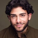 Roman Maldonado als Victor