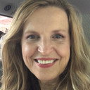 Carol Anderson als Professor Tucker