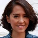 Lala Karmela als Dewi