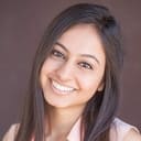 Nikki Shah als Firefly