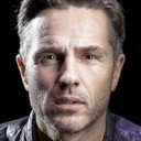 Peter Jöback als Simon