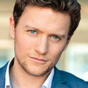Jon Fletcher als Miles Cratchit