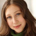 Bree Fleck als Petra