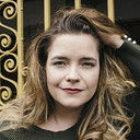 Lieke van den Broek als Barkeeper