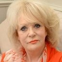 Sherrie Hewson als Phyllis