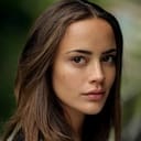 Sophie Robertson als Saskia Morgan