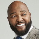 Ryan Cameron als Announcer