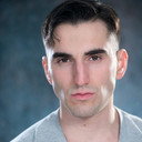 Yakov Kolontarov als Officer Tom