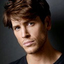 Chris Baker als George